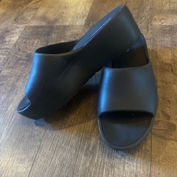 Steve Madden Slides - Picture 1 of 6